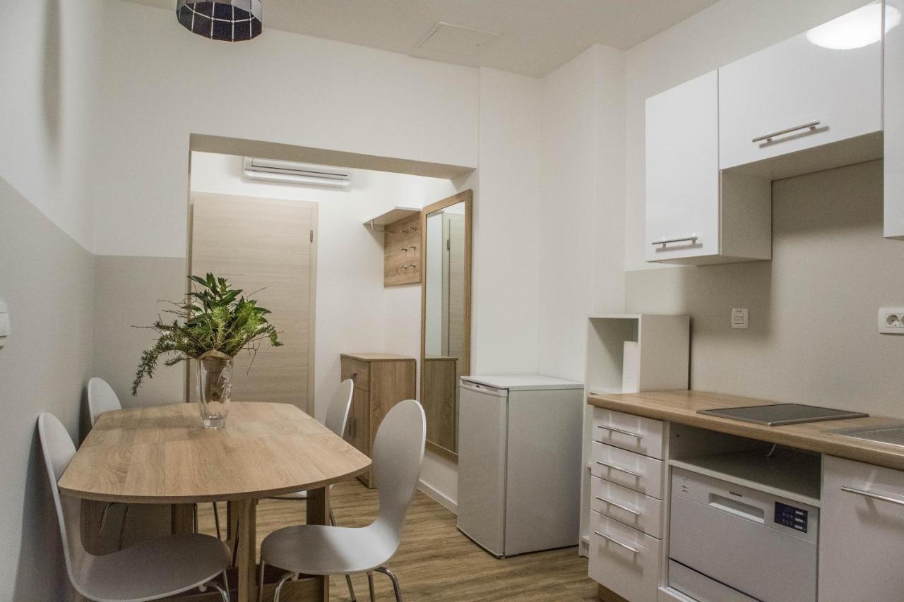 Jantar Apartmaji Novo Mesto Luaran gambar